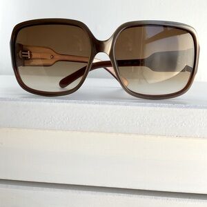 New in case CHLOE sunglasses with authentication card and box